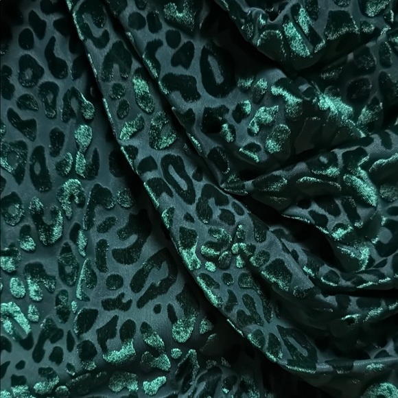 Elegant Green Leopard Print Dress - Picture 4 of 5